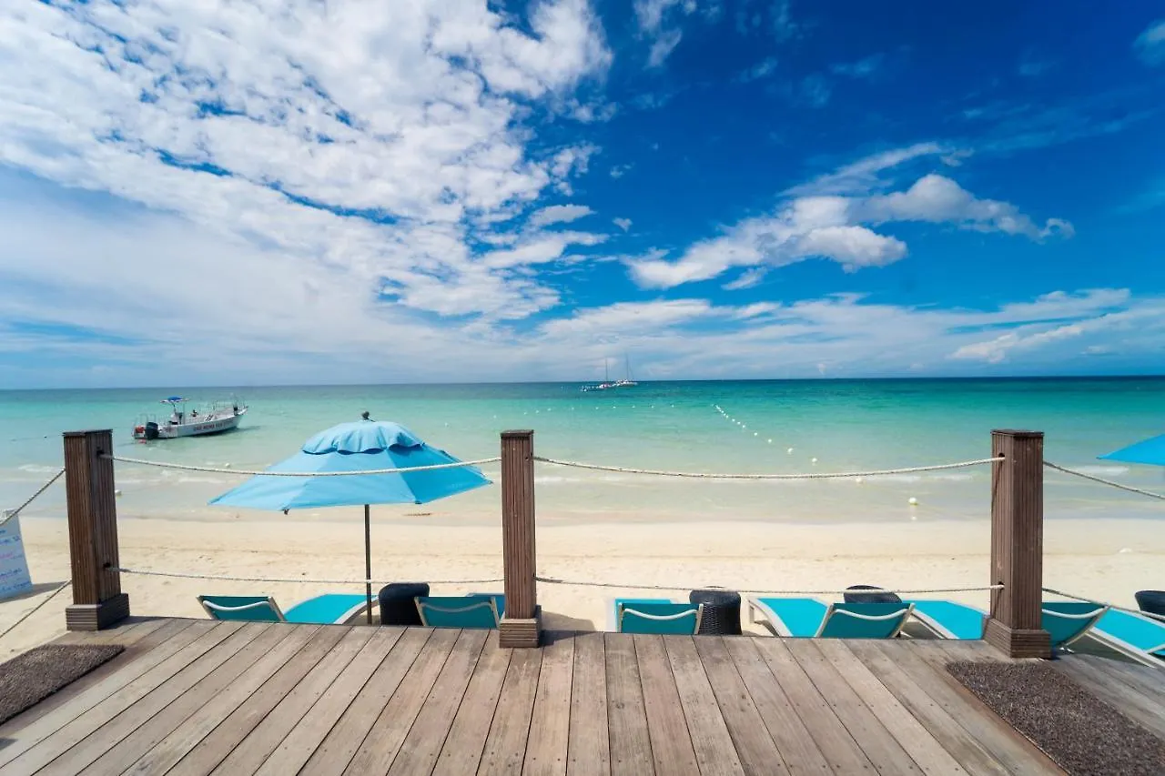 Blue Skies Beach Resort Negril