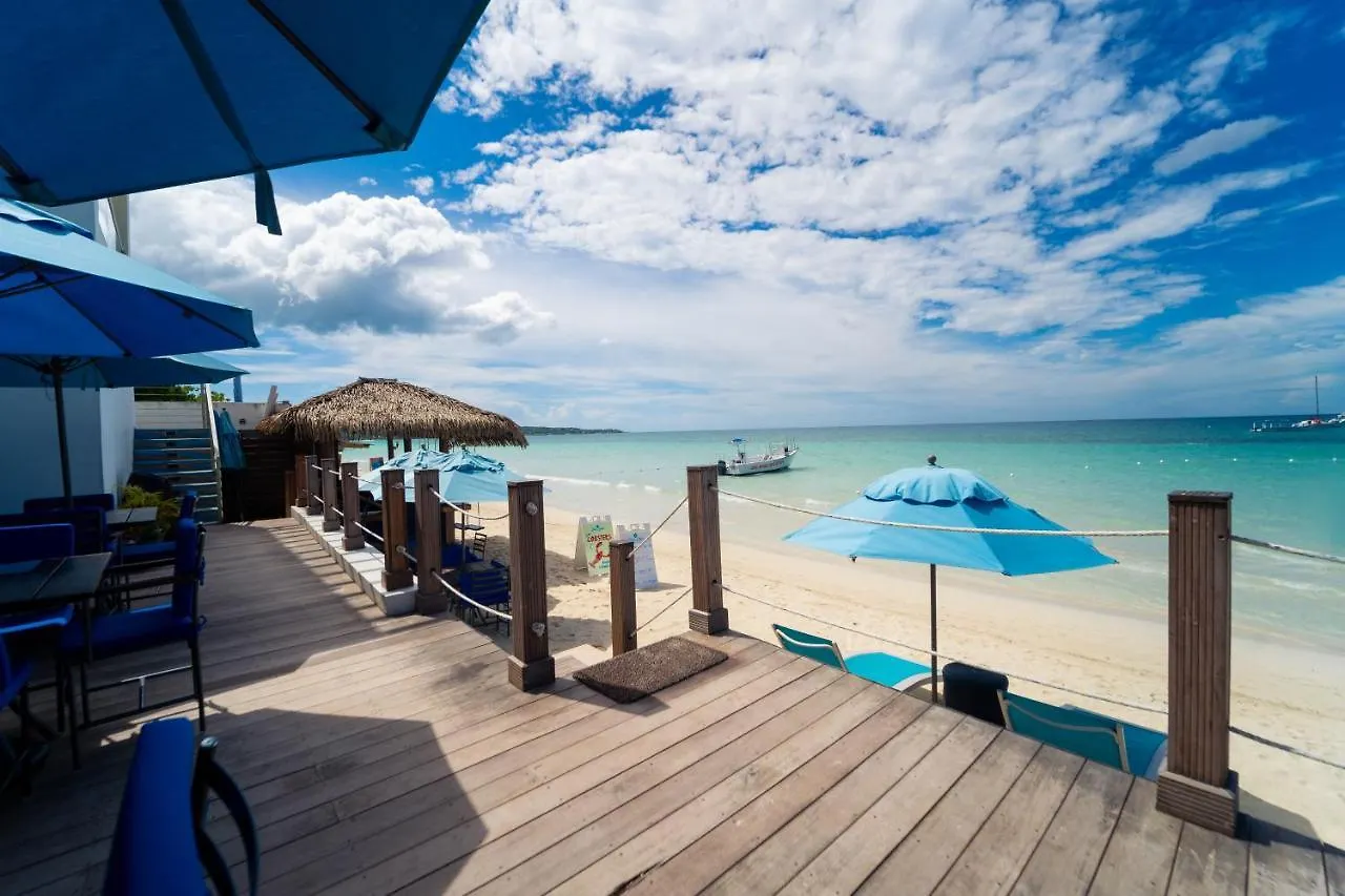 Blue Skies Beach Resort Negril